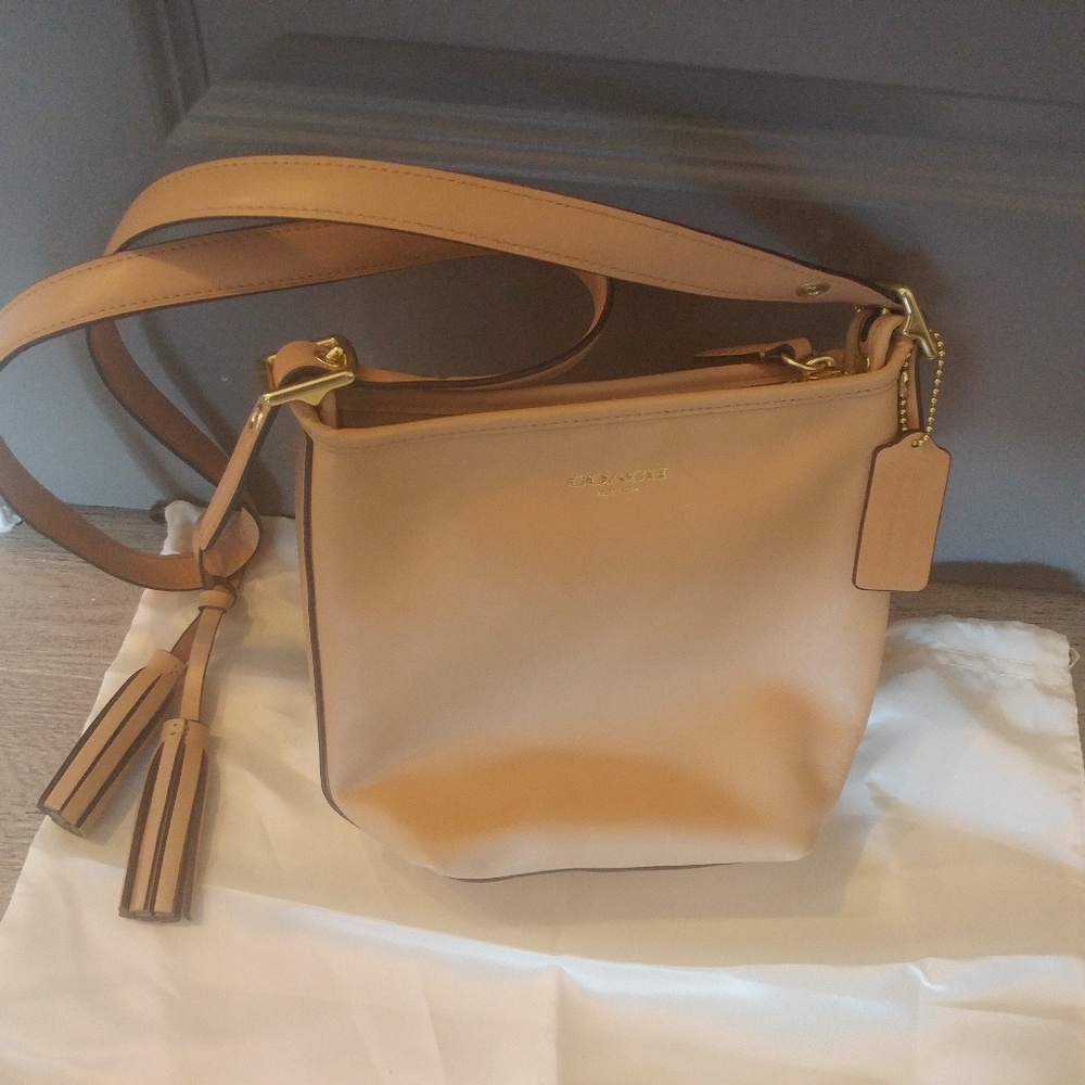 New Coach Leather Crossbody Purse (Tan)